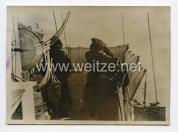 Kriegsmarine Pressefoto: Ausguckposten auf dem Signaldeck eines deutschen Kriegsschiffes 14.1.1941