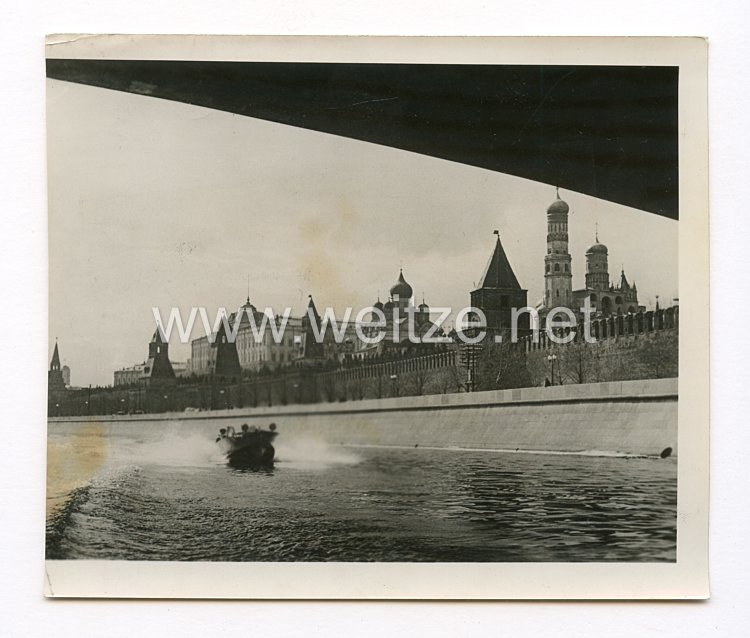 III. Reich Pressefoto, mit einem Boot durch eine russische Stadt
