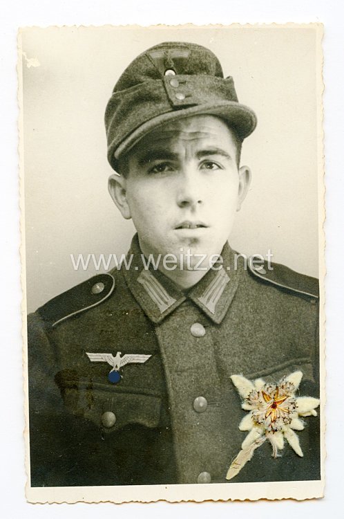 Wehrmacht Portraitfoto, Soldat mit Einheitsfeldmütze