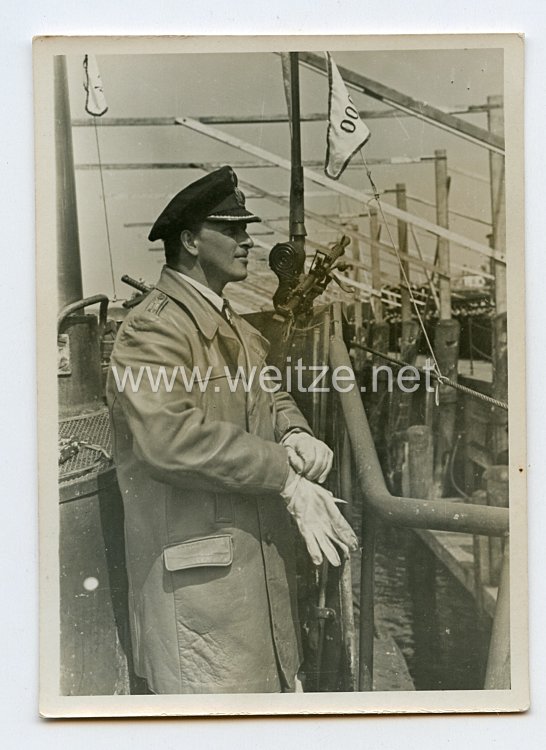 Kriegsmarine Foto, Kommandant von U-Boot U-48 und Ritterkreuzträger Herbert Schutze