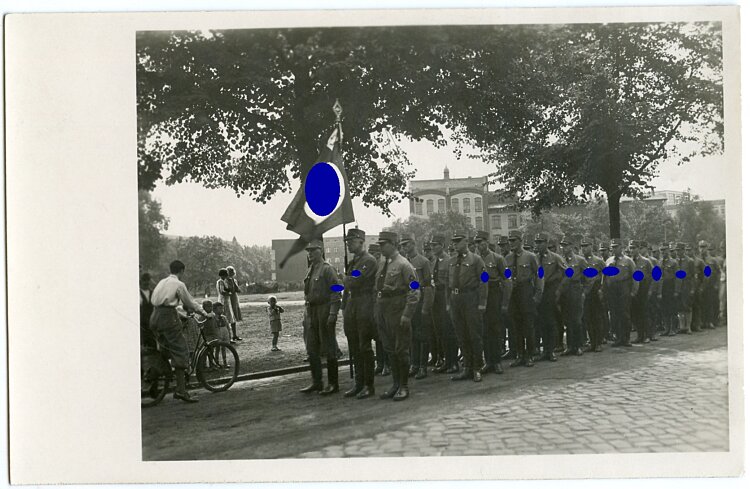 Foto, Aufmarsch von Angehörigen der NSDAP