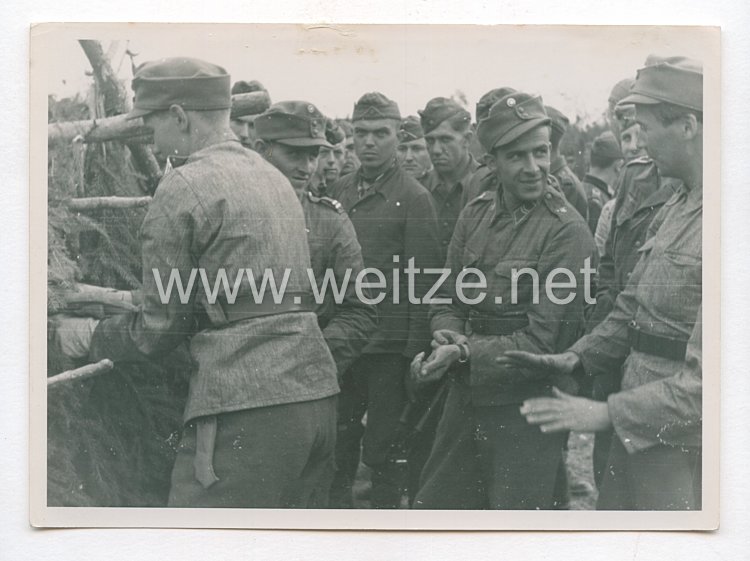 Wehrmacht Pressefoto: Finnische und Deutsche Soldaten 