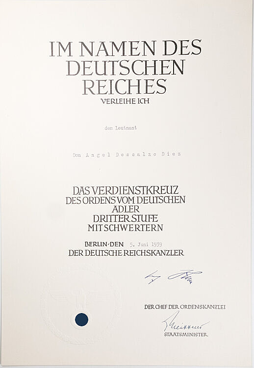 III. Reich - Verdienstkreuz des Ordens vom Deutschen Adler 3. Stufe mit Schwertern - Verleihungsurkunde mit weiteren Papieren Bild 2