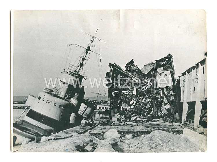 Kriegsmarine Pressefoto: Von Stukas zerschlagenen sowjetische Kriegsschiffe im Hafen von Noworossisk