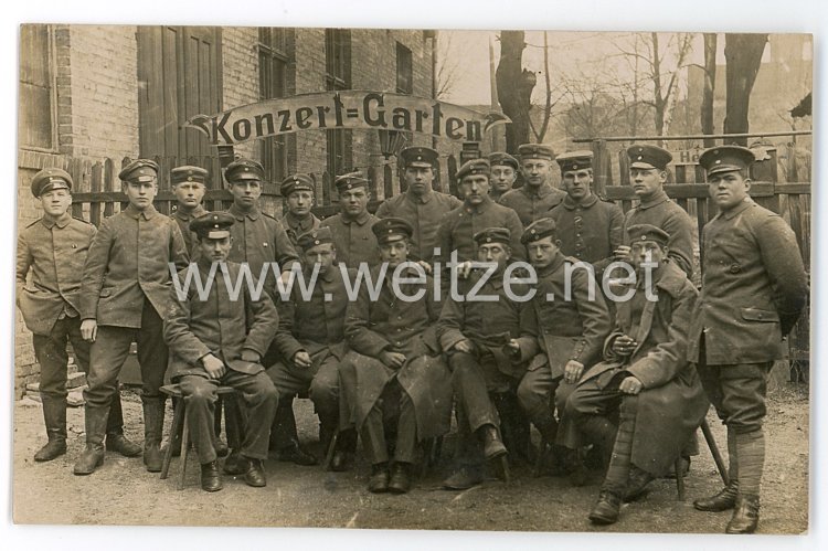 Deutsches Heer Gruppenfoto, Soldaten vor dem Konzert-Garten