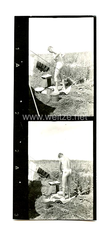 Wehrmacht Heer Foto, Nackter Soldat beim reinigen