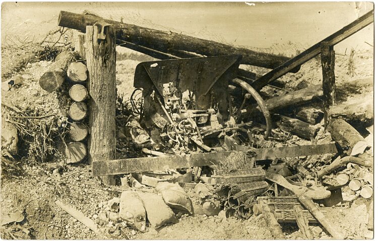 Foto 1. Weltkrieg: Zerstörtes Artilleriegeschütz vor Reims