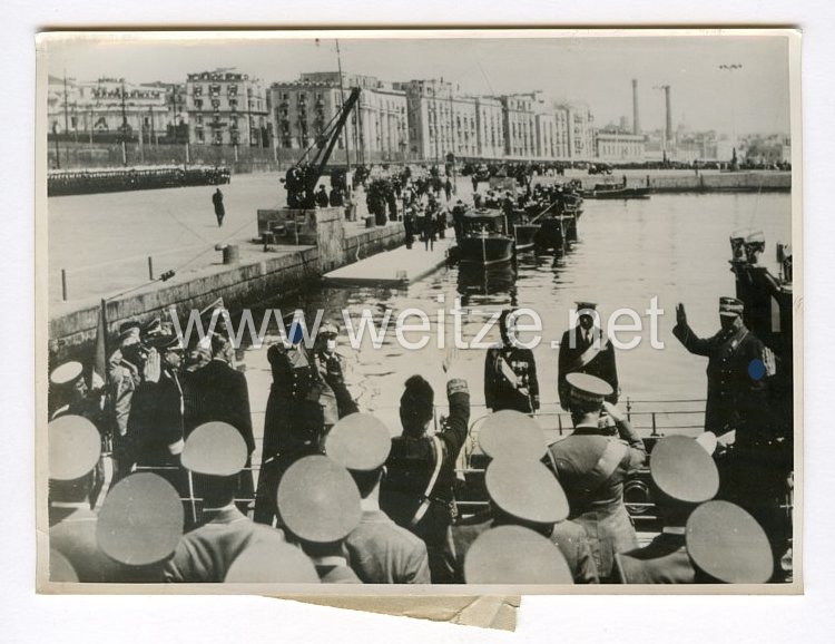 III. Reich Pressefoto.  Der Führer im Golf von Neapel. 5.5.1938.