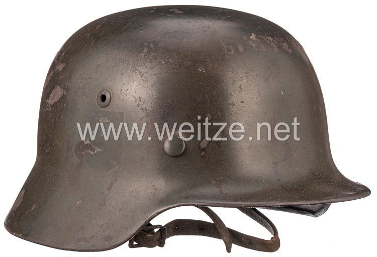 Wehrmacht Stahlhelm M 35 mit entfernten Emblemen