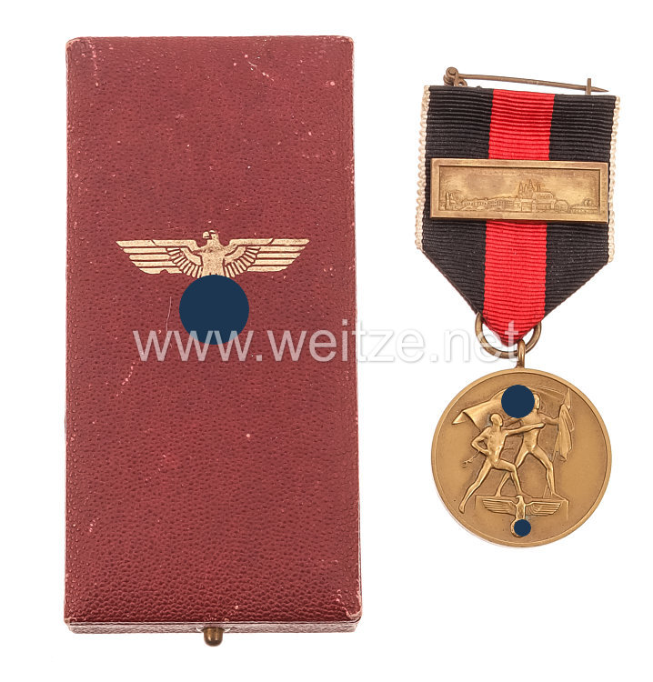 Medaille zur Erinnerung an den 1. Oktober 1938 mit Spange "Prager Burg" Bild 2