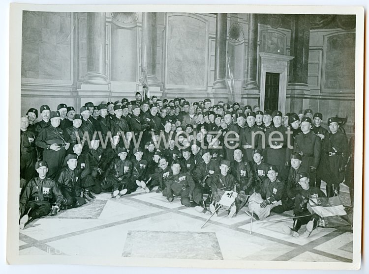 Königreich Italien Pressefoto: Benito Mussolini und die Schwarzhemden Milizia Volontaria per La Sicurezza Nazionale  (MVSN) in Rom