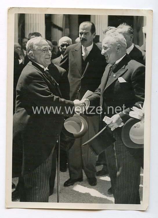 III. Reich Pressefoto. Dr. Ley eröffnete die Wanderausstellung "Freude und Arbeit"in Athen. 4.5.1938