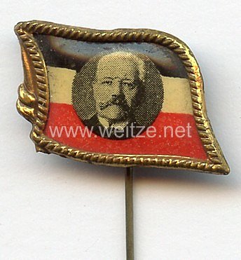 Nationalsozialistische Sympathie-Abzeichen - Bildnis von Hindenburg auf patriotischer Fahne ( 30er Jahre )