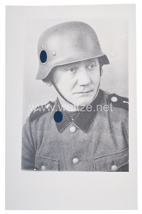 Waffen-SS Portraitfoto, SS-Mann mit Stahlhelm des SS-Totenkopf-Infanterie-Regiment 1
