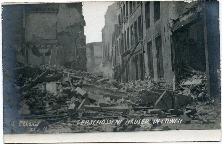 1.Weltkrieg Foto: Zerschossene Häuser in Löwen