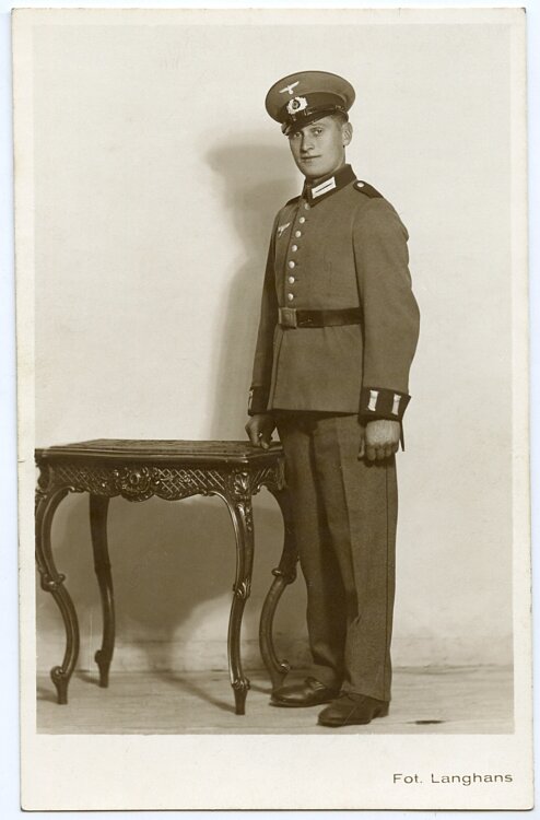 Foto, Angehörige der Wehrmacht mit Schirmmütze