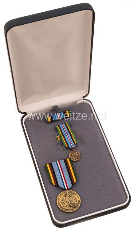 USA - Armed Forces Expeditionary Service Medal in Case with Miniature, Lapel Pin and Ribbon Bar