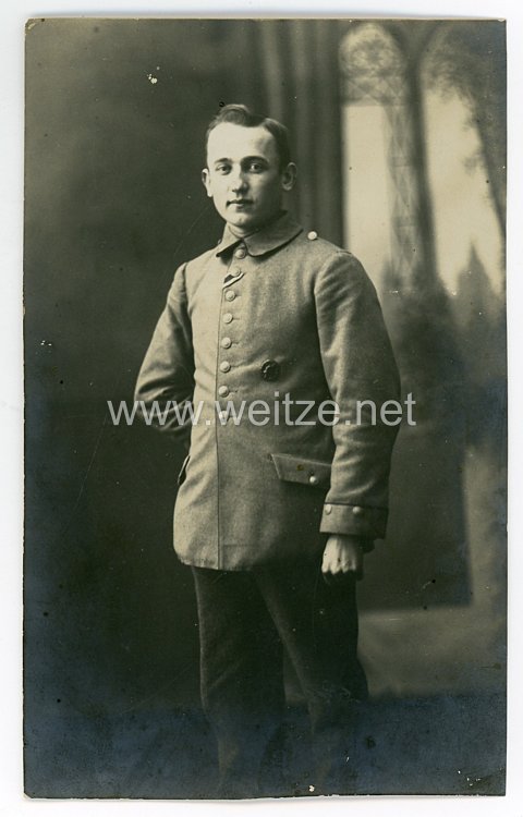 Deutsches Heer Foto, Soldat mit Verwundetenabzeichen in Schwarz