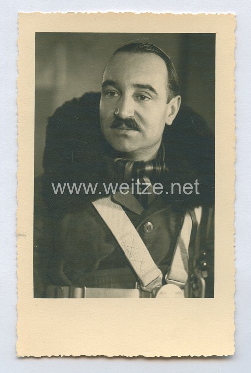 Luftwaffe Portraitfoto, Soldat mit Fallschirm