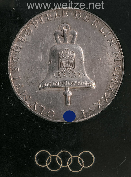 XI. Olympischen Spiele 1936 Berlin - silberne Erinnerungsmedaille im Bakelitständer für den Schreibtisch Bild 2