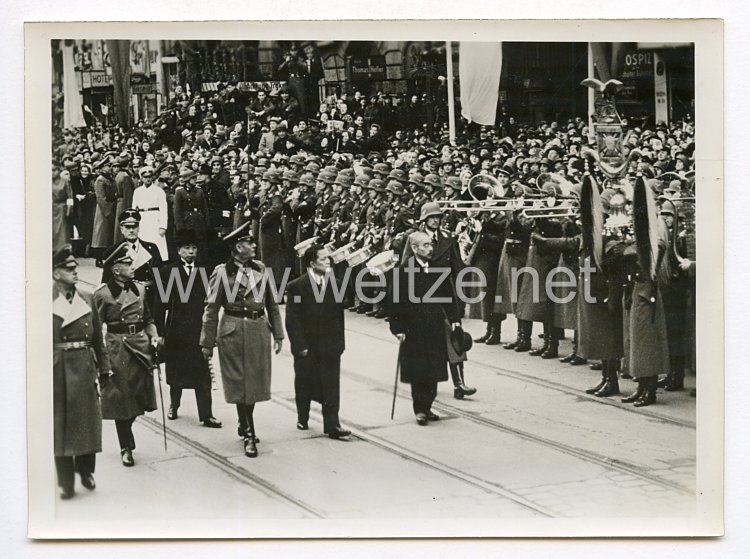 III. Reich Pressefoto. Der japanische Außenminister Matsuoka in Berlin mit herzlicher Freude begrüßt. 27.3.1941.