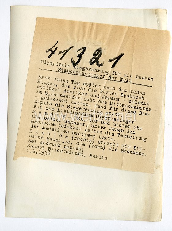 III. Reich Pressefoto. Olympische Siegerehrung für die besten Stabhochspringer der Welt. 6.8.1936. Bild 2