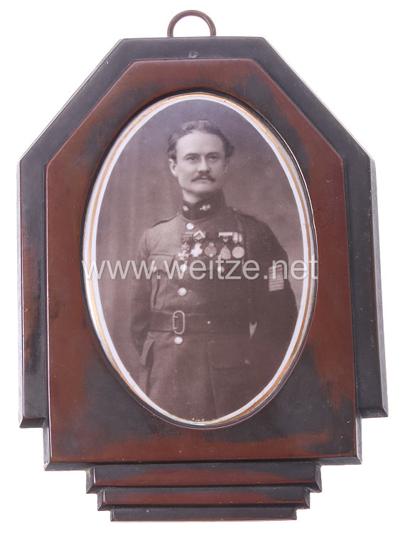 Belgien Portraitfoto auf Porzellanplatte eines Offiziers mit Auszeichnungen